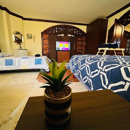 Mega Suite Junto Al San Marino Shopping Guayaquil Exterior foto